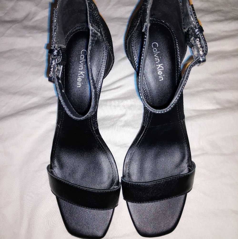 $⬇️ 🖤 NWOT's Calvin Klein Heels Size 7 🖤